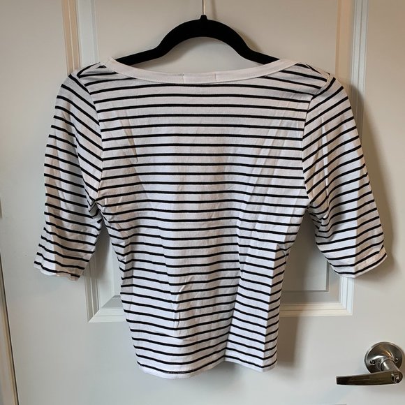 ✨3 for $12✨COTTON ON Elbow Sleeve Scoop Neck - Picture 2 of 3